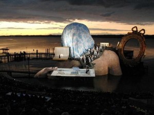 Watershow.de stattet Bühnenbild auf den Bregenzer Festspielen 2011 mit Wasserwand aus  