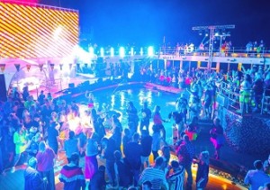 Chauvet illuminates “Back to the 90s” cruise