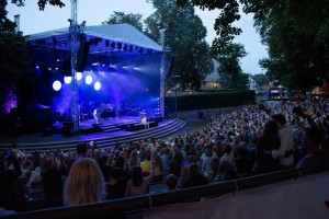 Sommerkultur Dinslaken kehrt mit dBTechnologies Vio ins Burgtheater zurück