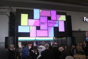 Displaywand für die DSE 2013 von BrightSign, Flixio, Philips und Peerless-AV