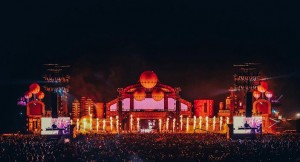 Robert Sommer inszeniert Parookaville-Mainstage mit Equipment von Elation und Litecraft