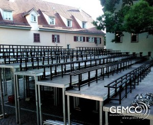 Gemco errichtet flexible Tribüne für die Biennale Sindelfingen