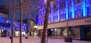 Corona: Anolis-lit landmarks turn blue around UK to support NHS and essential workers