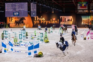 MHB und Elation beleuchten Reitturnier Indoor Friesland