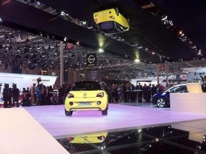 Schoko Pro inszeniert Premiere des neuen Opel Adam