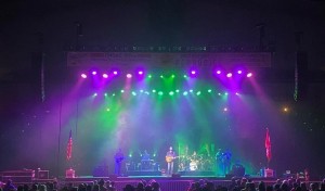 Corona: Josh Turner’s socially distant shows lit with Chauvet