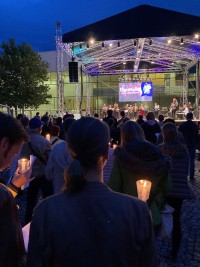 Tausende singen zum Tag der Deutschen Einheit