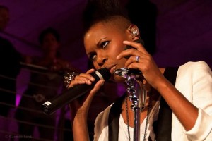 Skunk Anansie mit Stativen von Ultimate Support