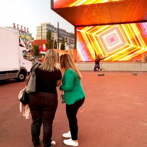 Pilot Screentime digitalisiert Spielbudenplatz auf der Reeperbahn