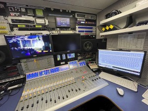 Anwenderspezifische Touch Monitor-Rackmontage beim NDR