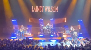 Keith Hoagland sets stage for Lainey Wilson with Chauvet