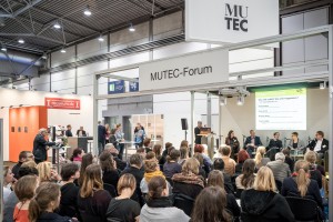 Mutec und Denkmal im November in Leipzig