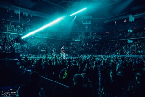 Bandit Lites supplies Elation Seven Batten fixtures for Shinedown tours