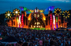 Alcons LR28/LR18-Systeme beim Dance Valley Festival eingesetzt