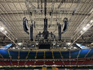 Solotech fields 23 hangs of Martin Audio’s MLA/Wavefront Precision for Stereophonics