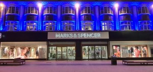 Corona: Anolis-lit landmarks turn blue around UK to support NHS and essential workers