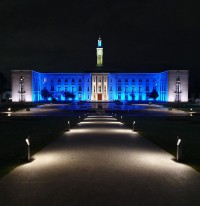 Anolis Eminere beleuchten Rathaus-Fassade im Londoner Bezirk Waltham Forest