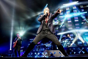 Simple Minds on tour with Robe BMFL Spots