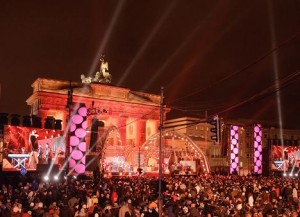 Silvester in Berlin: Unternehmen setzen auf LED-Botschaften